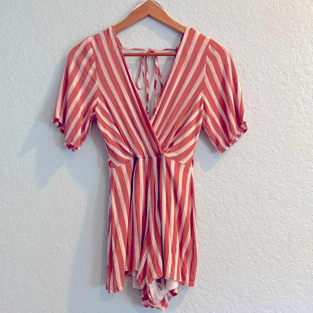 ‘Blue Rain’ Peach Colored Romper - Size Small